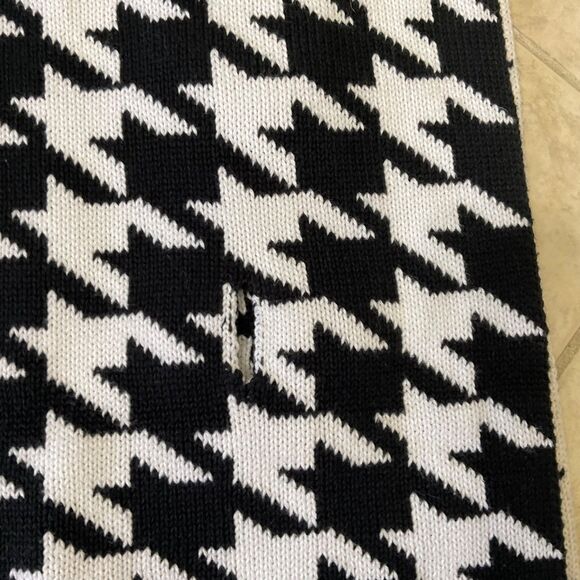 Katie Todd Knit shawl wrap Houndstooth large buttons 60”x15” - Picture 13 of 14